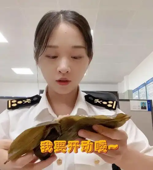 海关小哥哥小姐姐带你玩转表情包
