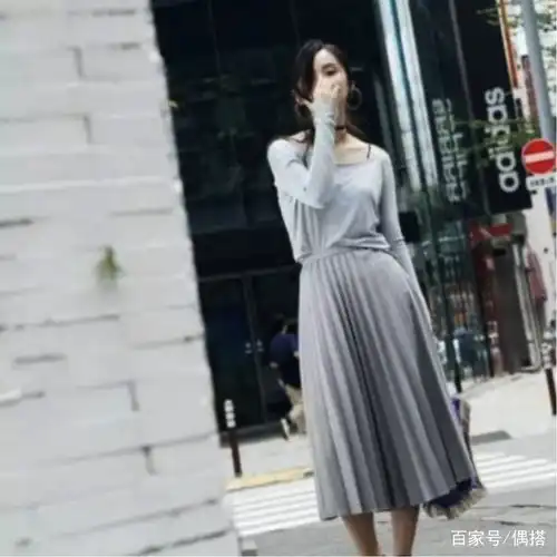 百变风格毛衣配半裙最易搭,减龄慵懒又时尚,早夏必备指南
