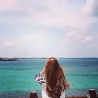 清新女生头像背影海边海边的头像女生背影高清
