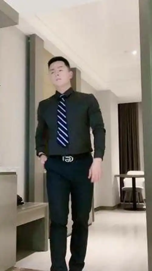 过了三十岁的男人就容易发福随性摇摆零基础学舞蹈
