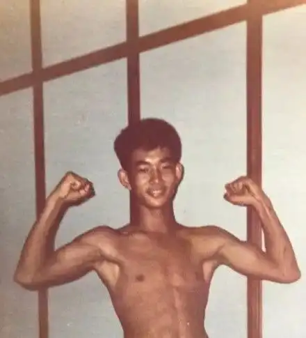 52岁任贤齐变油腻大叔,一天吃6餐增肥16kg被侃你哪位
