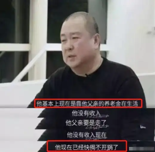 44岁黄海波近况曝光美女环绕大肆抽烟,表演房杂乱简陋显寒酸
