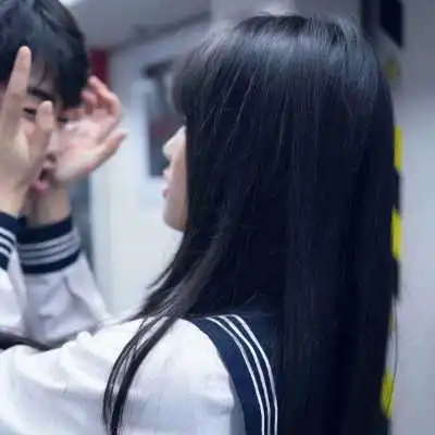 2021最新亲密接吻情人头像
