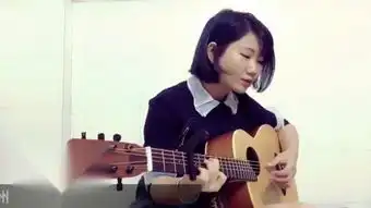 吉他弹唱女生
