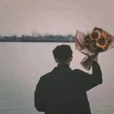 情侣头像一左一右唯美原宿风手捧花情侣头像双人
