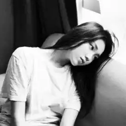 非主流女生伤感黑白头像2018精选唯美的童话里一切都是凄美
