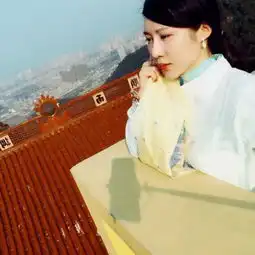 掠琼那张更有艺术范儿
