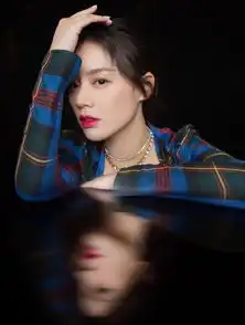 橙红年代持续热播,马思纯凌晨五点的十七个字让人感慨万千
