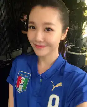 靠世界杯一炮而红的央视女主播
