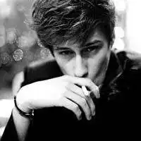 单手叼烟的男头像微信头像图片大全
