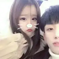 世界上最好看的情侣头像,他们都是自恋爱自拍的人

