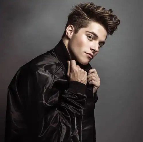 人畜无害的美国最火雀斑男孩要转型当歌手froygutierr
