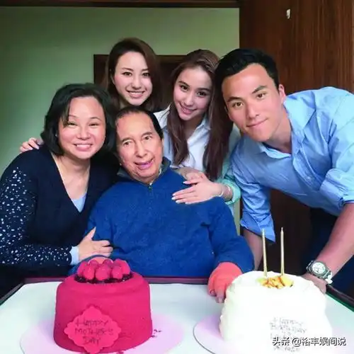 何超莲眼中的爸爸是怎样的一句话至今铭记,手抱的都让叫阿哥
