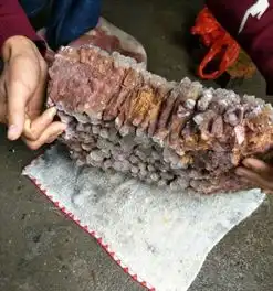 男子捡到一堆子弹吓得够呛,放进水中发现透亮,专家不淡定了
