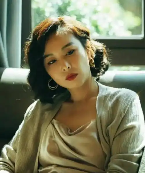 尴尬了杨幂哈尔滨1944播出,没想到她们才该是真正的科长
