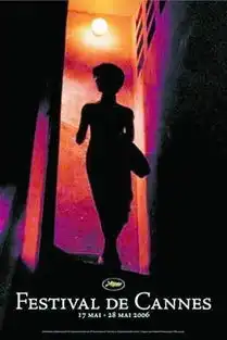 求穿旗袍美女的背影高清图
