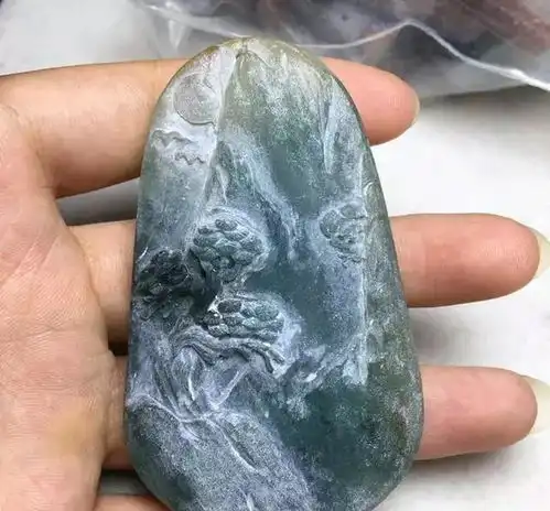 同学远道而来,一睹翡翠风采,花2000淘的翡翠原石,切出山水大牌
