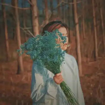 情侣头像一左一右唯美原宿风手捧花情侣头像双人
