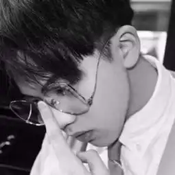 戴墨镜的男生,都是上帝的宠儿
