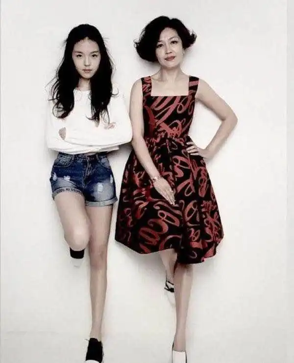 小时候不起眼长大却翻盘逆袭,小沈阳女儿堪比换脸,第二李咏女儿
