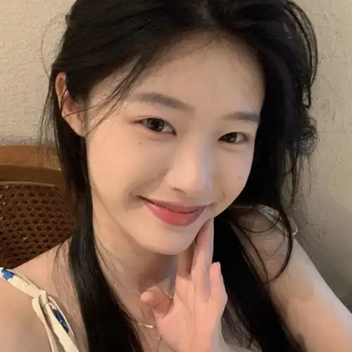 ins高级感女生头像
