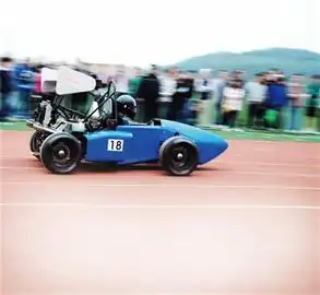 青岛理工大学学生手工打造赛车昨亮相后天启程参加第二届中国大学生方程式赛车大赛
