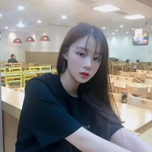 惊呆史上最美天然母女,颜值逆天似姐妹

