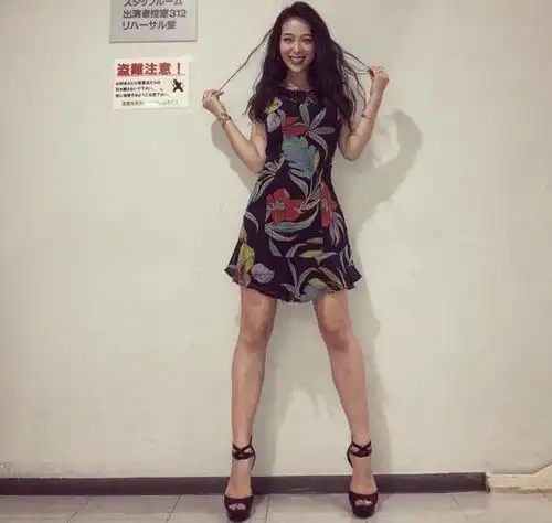 日本辣妈产后风情万种,身材性感迷人,网友一点没有当妈妈的样
