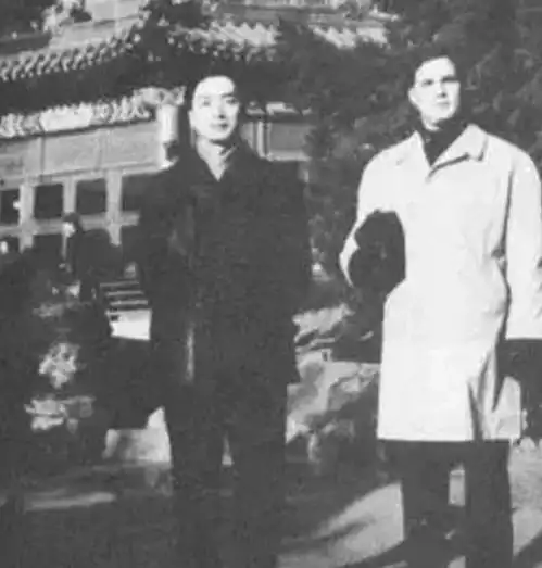 法国外交官爱上中国戏子,还生下1儿子,18年后才得知妻子是男人
