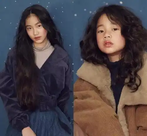 岳云鹏俩女儿穿衣土萌,长得像爸,但大女儿厌世脸简直是超模胚子
