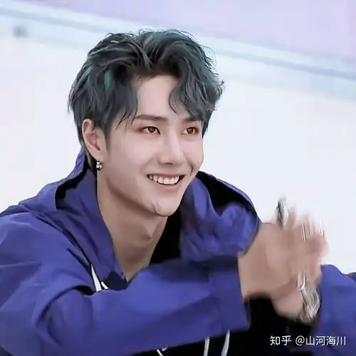 大家有没有王一博在创造101内个蓝紫色发型的照片
