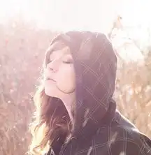 其实你早已变了,只是我一直抓住回忆不放
