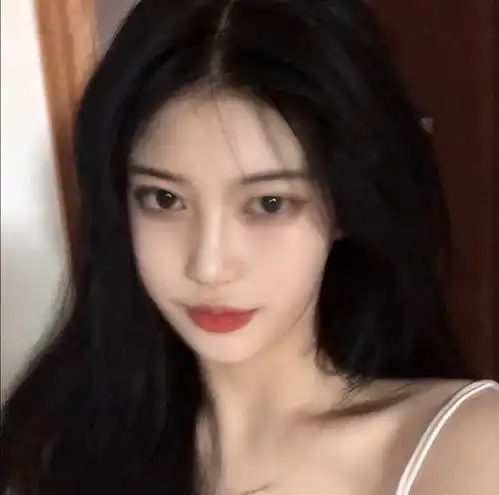女生头像没有人喜欢孤独只是不愿失望
