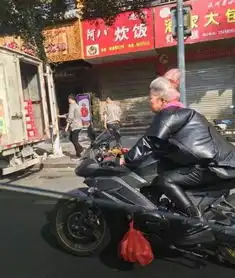 爷爷奶奶一旦沾上网瘾,就没小年轻什么事儿了
