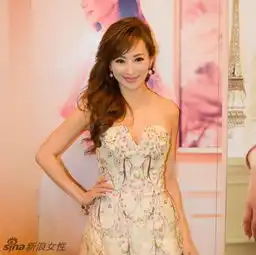 50岁辣妈被网友热赞美魔女嫩过少女
