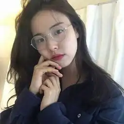 甜美气质乖巧美女头像
