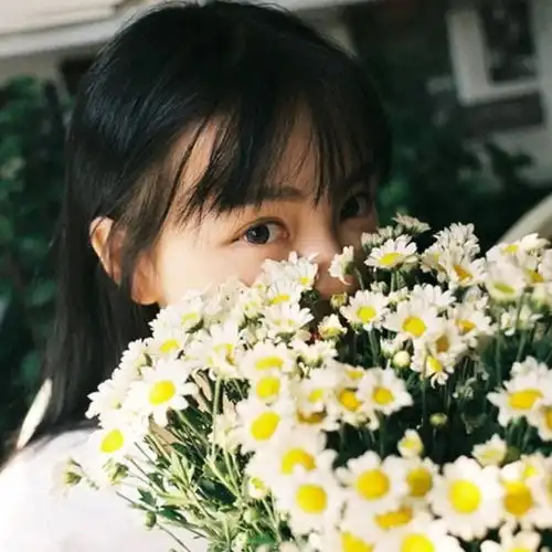 脸大的女生要避开这四种发型尤其第三个
