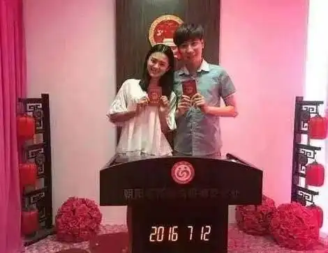 这几位明星低调结婚,糖宝已婚两年,他已是两个孩子爹
