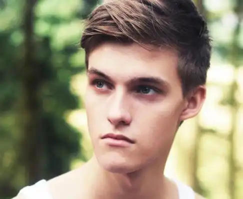 男孩戌时出生好不好
