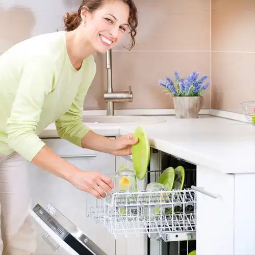 50岁女人哭诉住家保姆高薪背后的真相,不仅是辛酸还有泪水
