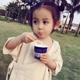 每天一笑第一次家男朋友家,故意摔倒在他们家厨房门口
