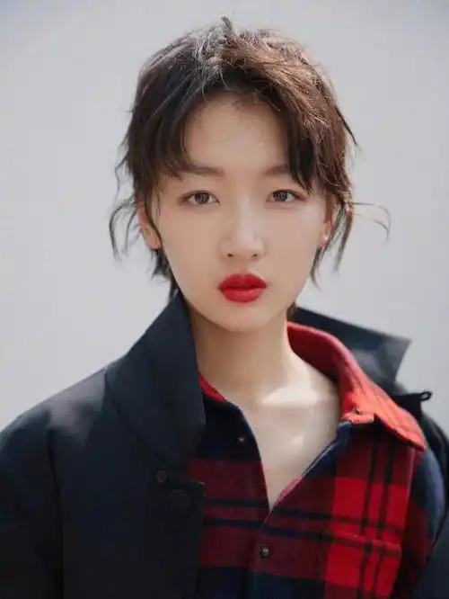 桃花眼已经过时,这4种眼型正流行,拥有的女生颜值一般不低
