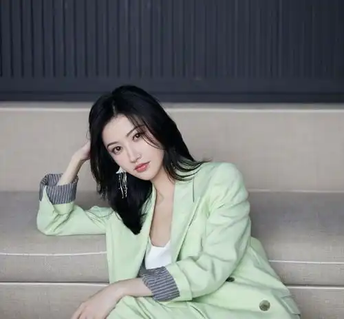 司藤大火,景甜淡雅甜美超耐看,不愧是人间富贵花
