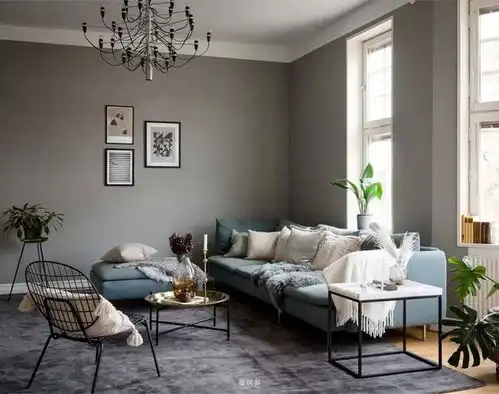 斯德哥尔摩郊区美丽的暗色系装饰公寓
