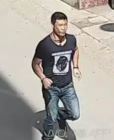 老汉为女儿东拼西凑12000元学费遭男子抢走
