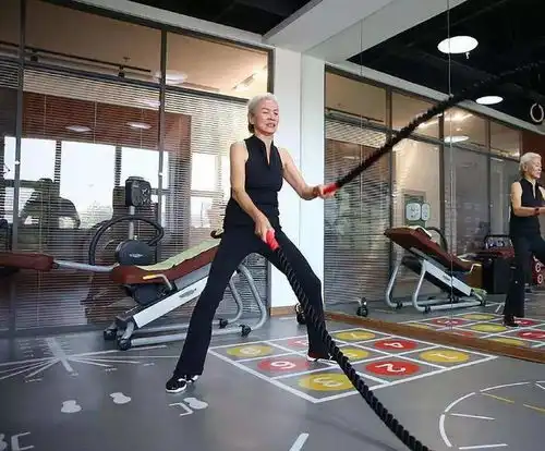 中国最美瑜伽奶奶曾患癌症差点丧命,如今78岁却活成17岁少女
