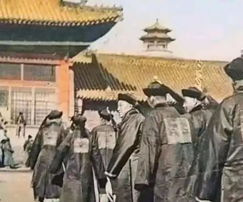 有哪些看起来就像是有什么大病的沙雕文案
