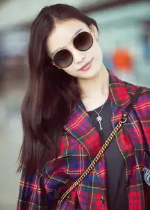 倪妮红格子衬衫出发机场喵总文艺范似大二女生
