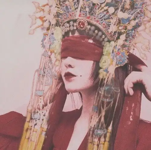 有类似于这样戏子头像吗
