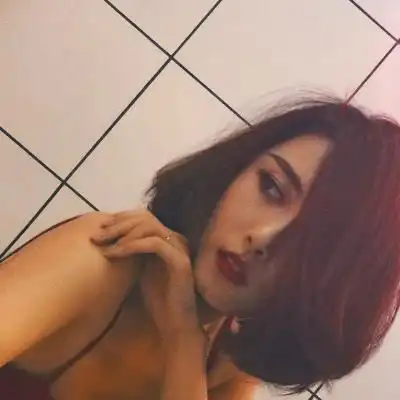 性感女头像超骚气真实吊带女头像锁骨妩媚
